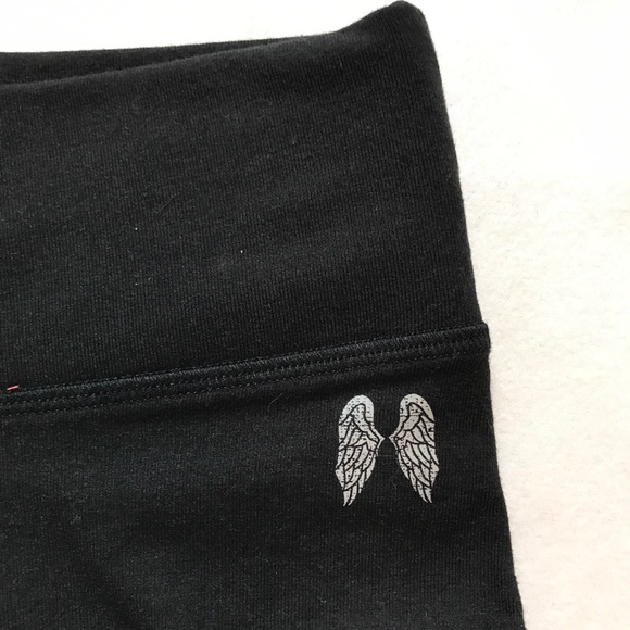 ⬇️VS Black Yoga Shorts! - Picture 2 of 4